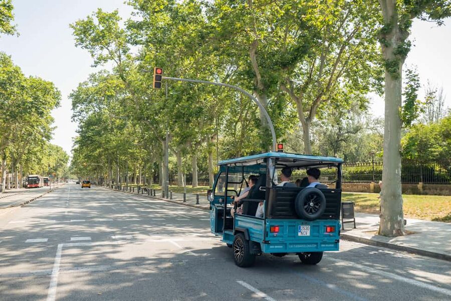 1,5-Hour Barcelona City & Beach Private Tuk-Tuk Tour - Why a tuk-tuk works well in Barcelona
