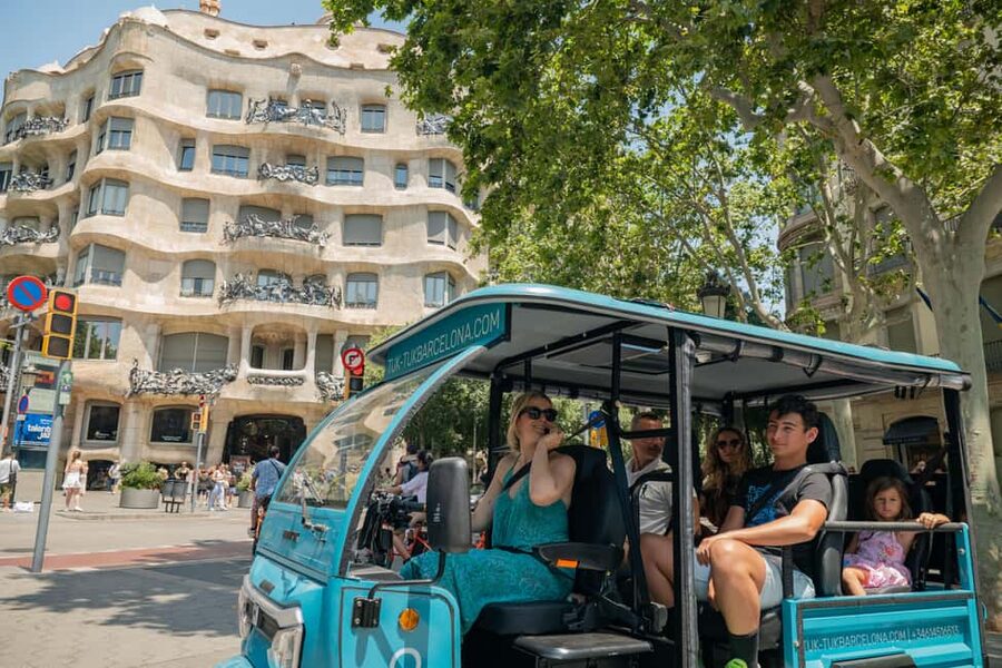 1,5-Hour Barcelona City & Beach Private Tuk-Tuk Tour - Gaudí’s great façades along Passeig de Gràcia