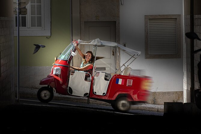 1 hour in Tuk Tuk to access the famous viewpoints of Lisbon - Key points at a glance