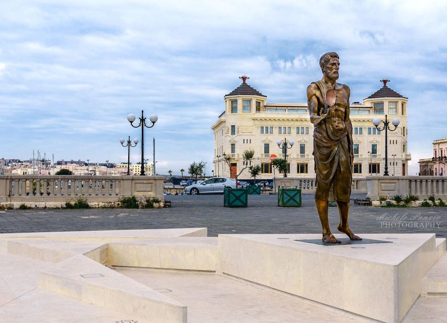 1 hour Tuk tuk tour in Siracusa - Seeing Syracuse from an Ape Calessino