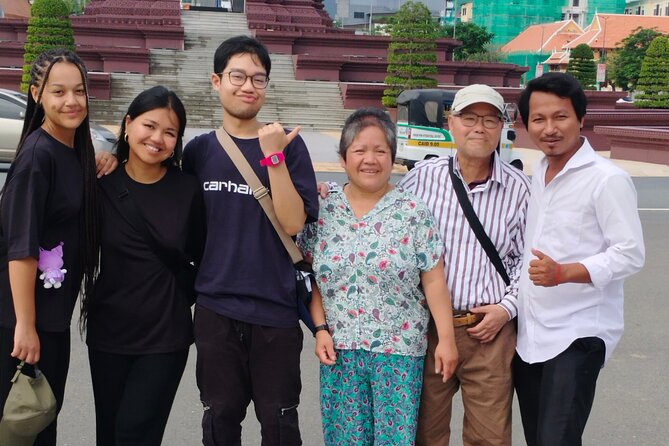 10 Stop Phnom Penh Tour by Tuk-Tuk, includes S21 & Killing Fields - Independence Monument and the park-strip memorials