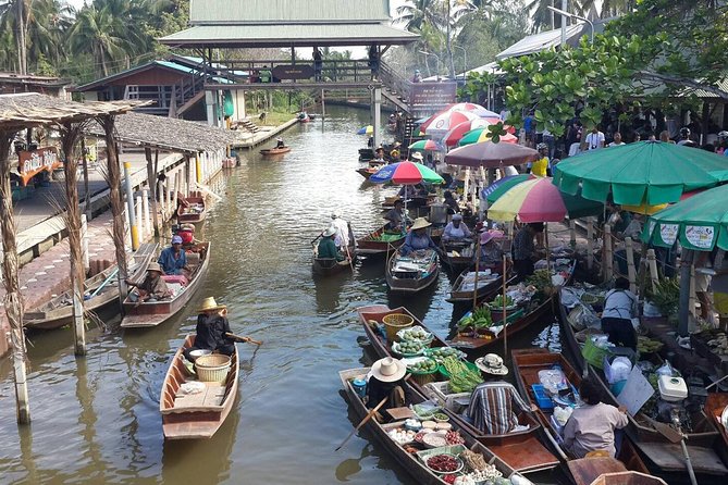 2-hour Bangkok Old City Night CHOB TUK TUK + Talat Noi Street Art - Pak Klong Talad shows Bangkok at work