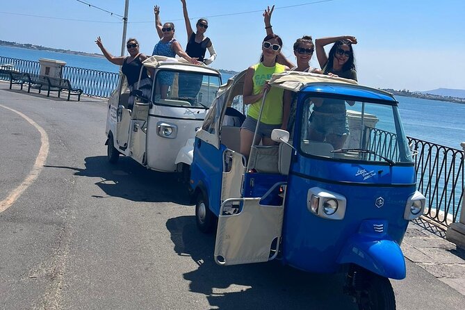 2 Hours Calessino/ Tuk tuk Tour to Syracuse and Ortigia Island - English support and the guide you receive