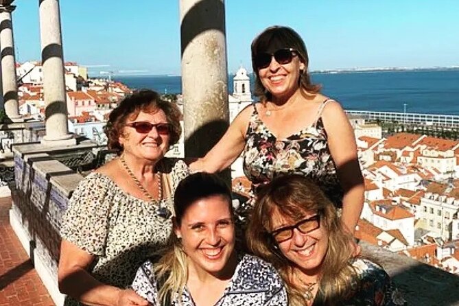 2H Tuk Tuk Tour Central Lisbon - São Pedro de Alcântara and the Alfama story