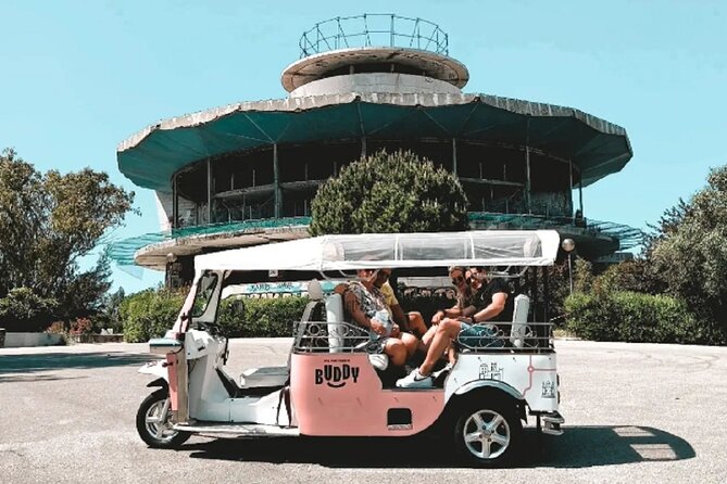 3 Hour Lisbon Private Guided Tour via Tuk Tuk - Starting in Chiado and getting settled