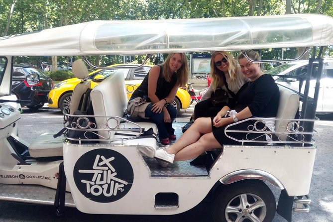 3 hour Private ECO Tuk Tuk Tour of Lisbon with Cherry Liqueur - Which guide style may suit you