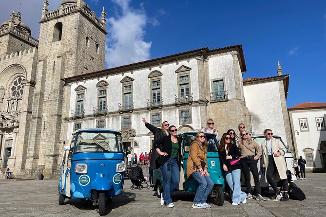 3h30 tour in Porto by Tuk Tuk - Carmo, Carmelitas, and Porto’s tiled churches
