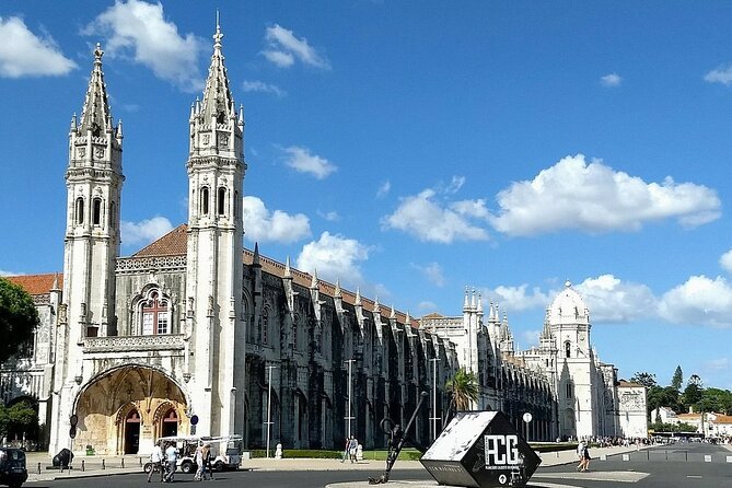 4h/half-day Lisbon Tuk Tuk Tour with a local - Portas do Sol and Senhora do Monte: two very different views