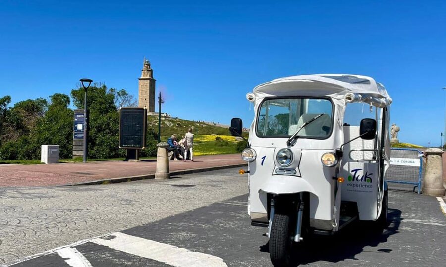 A Coruña: Premium Tuk Tuk tour - Why an electric tuk tuk works well in A Coruña