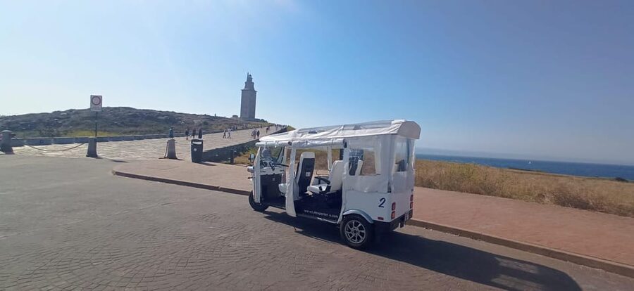 A Coruña: VIP Tuk Tuk tour - Aquarium views and the Atlantic edge
