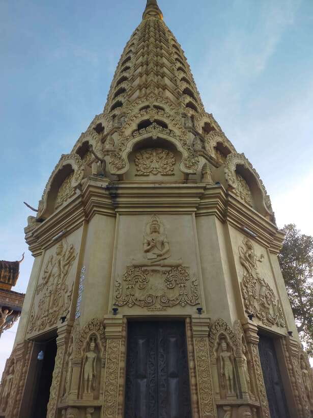 A Day TukTuk Bambootrain, Banan, Killing & Bat Caves, Sunset - Phnom Sampov and the Killing Cave