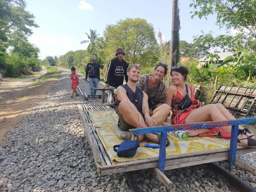 A Day TukTuk Handicrafts Bambootrain Killing&BatCaves,Sunset - Wat Samrong Knong and the weight of Cambodia’s past