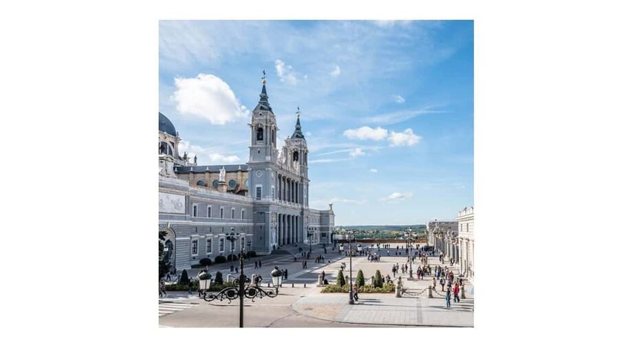 A more complete and fun audio-guided tour with an urban tuk-tuk - Key points before you book