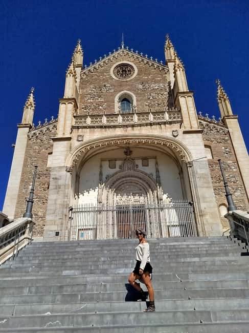 A more complete and fun audio-guided tour with an urban tuk-tuk - Puerta de Alcalá and Cibeles Fountain