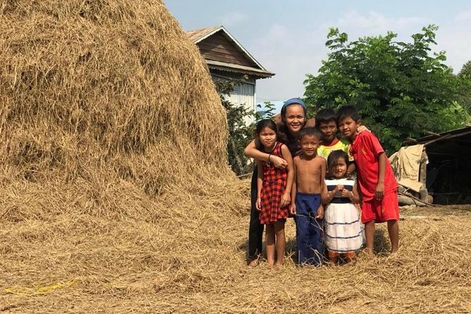 Afternoon tour by tuk tuk to bamboo train,bat cave,killing cave,countryside. - Kampong Pil Pagoda and the rural roads