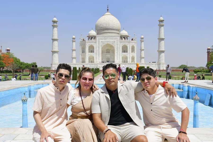 Agra: Private Full-Day Sightseeing Tour by Tuk-Tuk or Cab - Taking a meal break without a bundled lunch