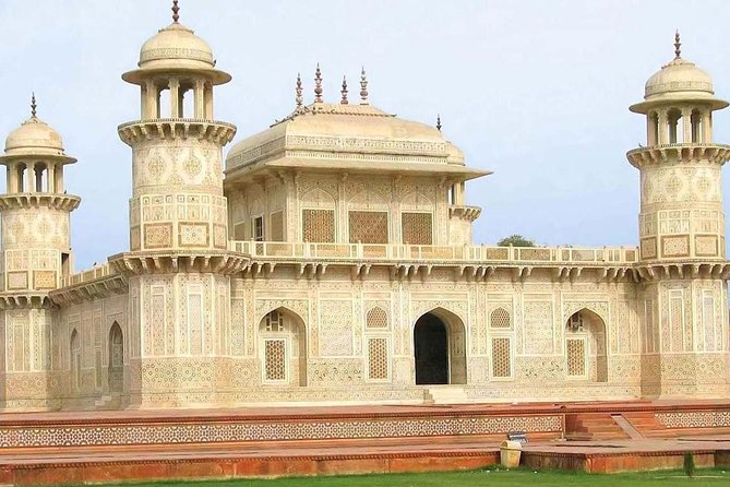 Agra: Street Food and Walk Tour with Spice Market by Tuk-Tuk - What the guide adds to the experience