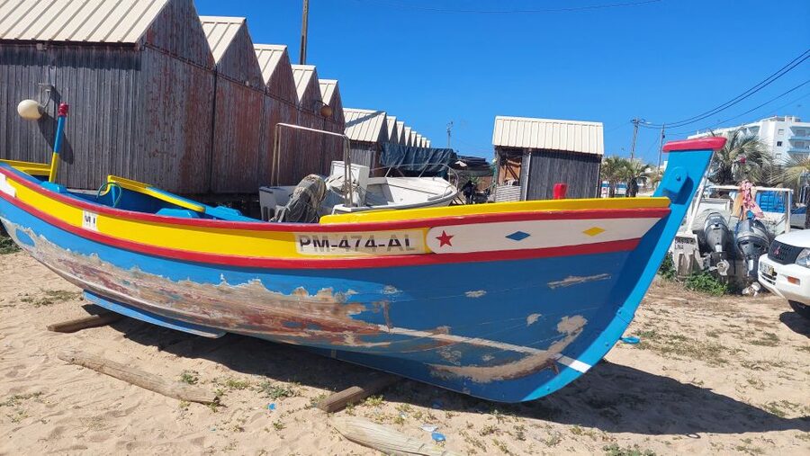 Albufeira: Benagil Caves & Senhora da Rocha Tour by Tuk Tuk - Senhora da Rocha and the little chapel on the cliff