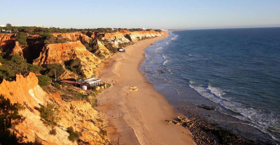 Albufeira: Tuk-tuk Sightseeing Tour - Starting downtown among churches, museums, and viewpoints