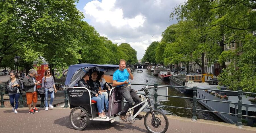 Amsterdam: 2-Hour Sightseeing Tour by Rickshaw - Canals, gabled houses, and the historic center