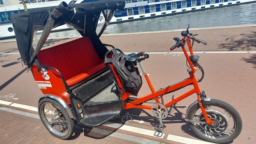 Amsterdam: Private City Highlights Tour by Rickshaw - Dam Square gives you the city’s starting point