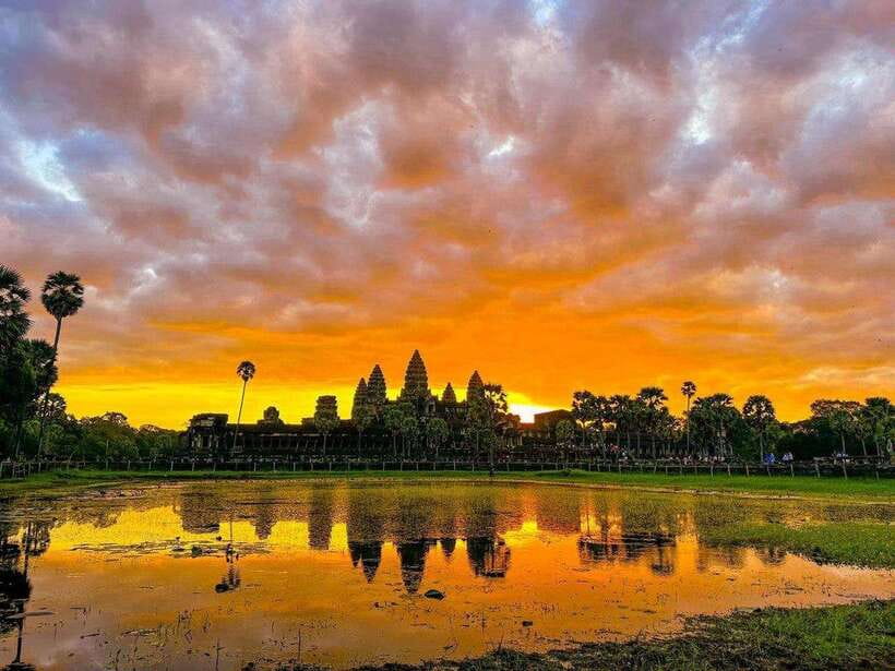 Angkor Wat 1 Day with Sunrise Combined tour with (Tuk Tuk) - What the $12 price really covers