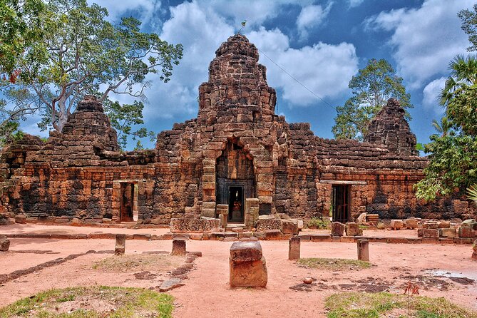 Angkor Wat Private Tuk-Tuk Tour (sunrise Option) & more - Water, towels, and the practical side of a hot day
