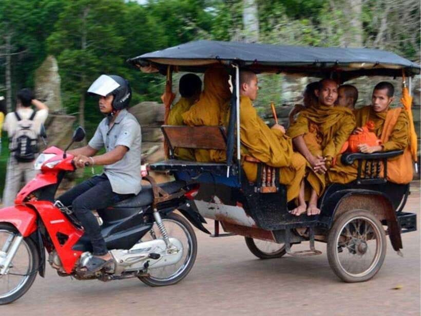 Angkor Wat Tour by Tuk-Tuk with English Speaking Driver - Lunch, cold towels, and managing the heat