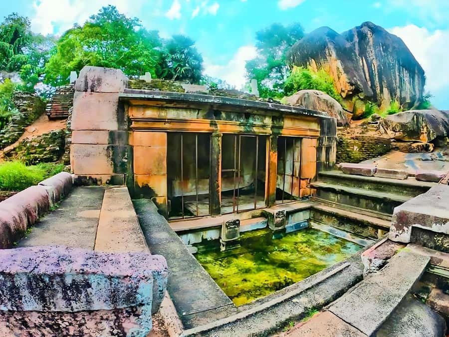 Anuradhapura: Tuk Tuk Tour - Ancient City with Audio Guide - Jethawanaramaya and the Twin Ponds
