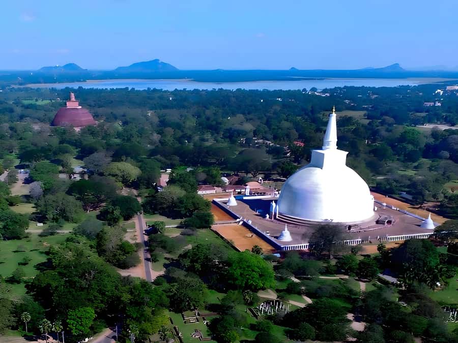 Anuradhapura: Tuk Tuk Tour - Ancient City with Audio Guide - The first stops, Isurumuniya and Ranmasu Uyana