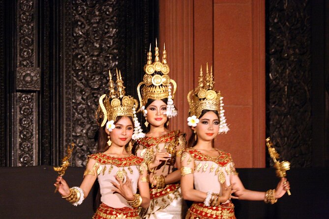 Apsara Dance Show with Dinner by Tuk-Tuk Roundtrip Transfer - The 6:30 pm tuk-tuk pickup