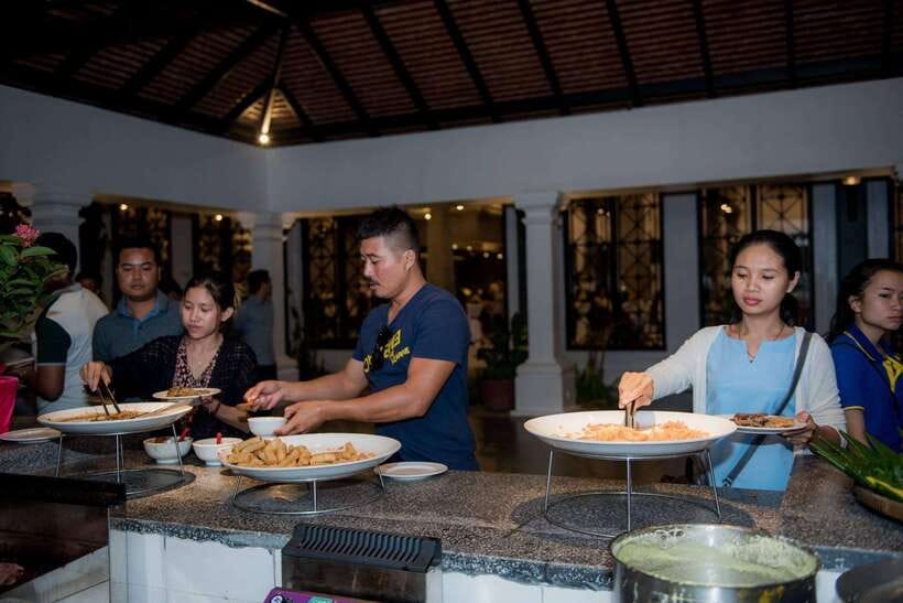 Apsara Traditional Dances & Local Buffet with Tuk-Tuk Ride - Why Apsara dance matters in Siem Reap