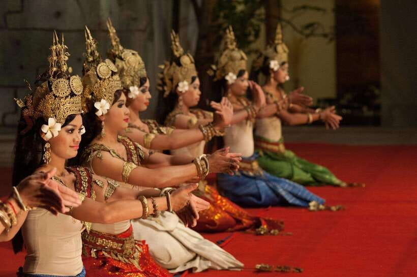 Apsara Traditional Dances & Local Buffet with Tuk-Tuk Ride - Arriving at the dinner venue