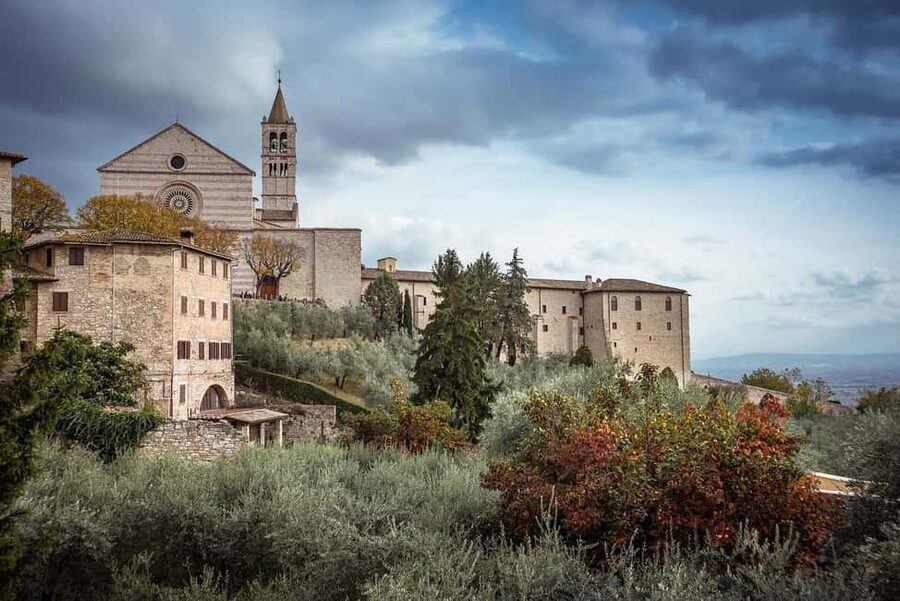 Assisi: Grand Tour Tuk Tuk - Italian driver - Chiesa Nuova and the home connected with Saint Francis
