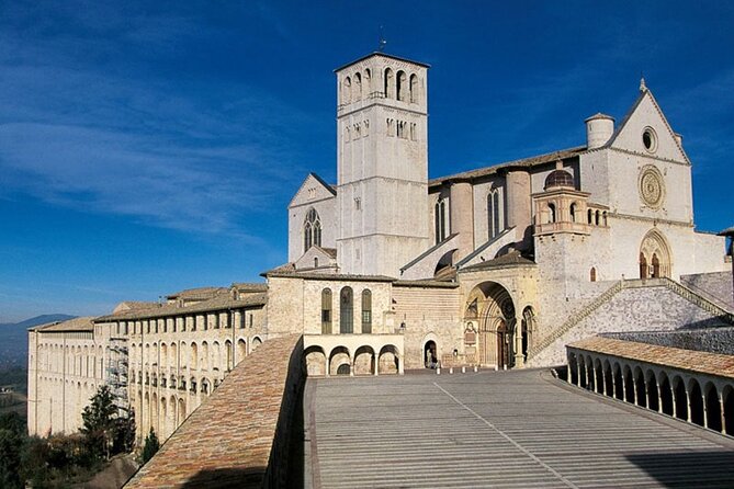 Assisi Tuk Tuk Grand Tour in Italian - Santa Chiara and Chiesa Nuova: a first look at Assisi’s religious heart