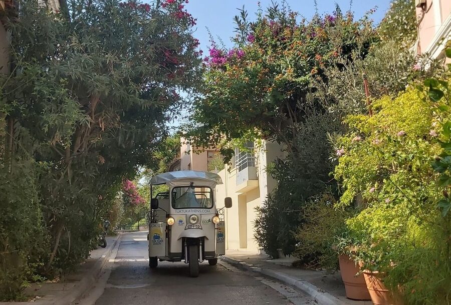Athens from Piraeus: Private E-Tuk Tuk Half-Day Tour - Starting from Piraeus and reaching central Athens