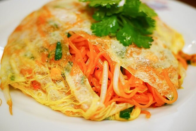 Bangkok Best Midnight Food Tour by Tuk Tuk - First plates: Northeastern Thai food in Bangkok