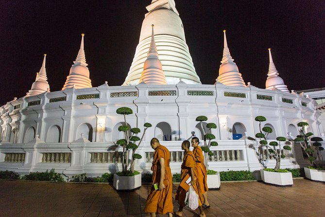 Bangkok by Night: Temples, Markets and Food Tuk-Tuk Tour - Dinner may range from famous pad Thai to a riverside meal