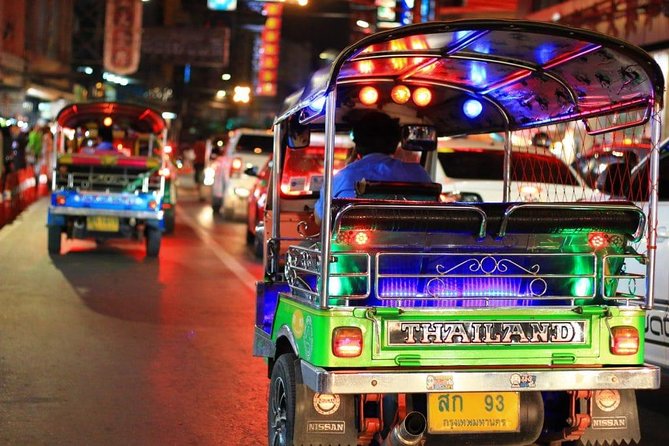 Bangkok by Night Tuk Tuk Tour: Markets, Temples & Food - The flower market when the work begins