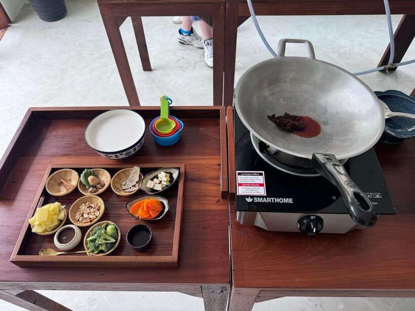 Bangkok: Cooking Class + Tuk Tuk Ride + Market Tour - A tuk-tuk start near Wat Arun