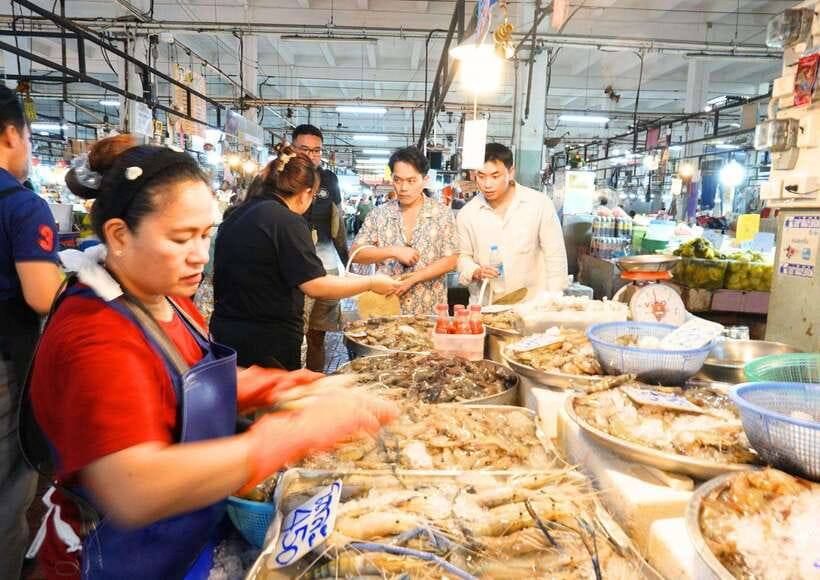 Bangkok: Cooking Class + Tuk Tuk Ride + Market Tour - Prannok Market, where ingredients make sense