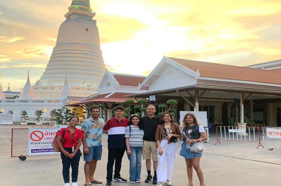 Bangkok Day Tour: Food, Temple & Tuk-Tuk - Talat Noi’s narrow lanes and street art