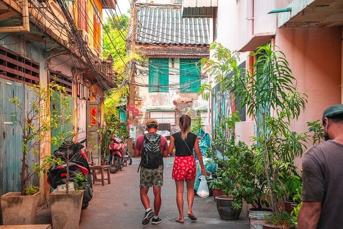 Bangkok Evening Food Tour by Tuktuk - Talat Noi and the Tom Yum Wonton stop