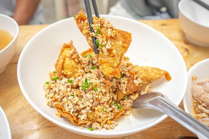 Bangkok Evening Food Tour by Tuktuk - Meeting at Hua Lamphong and getting your bearings