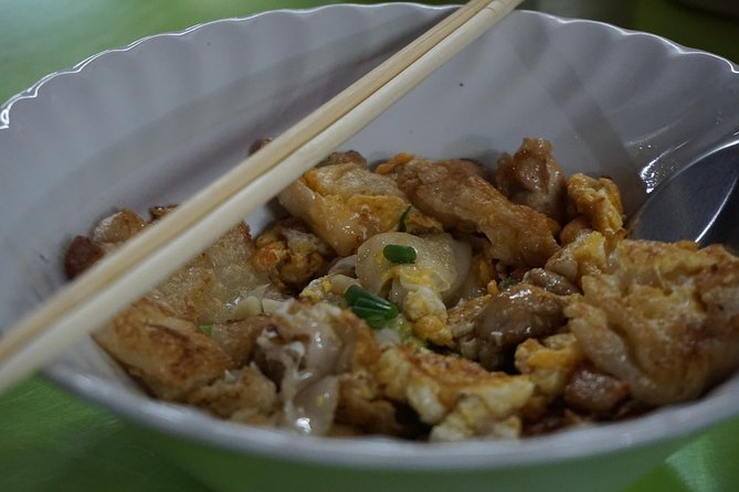 Bangkok Evening Street Food Tuk Tuk Adventure - Democracy Monument and the Krua Apsorn meal