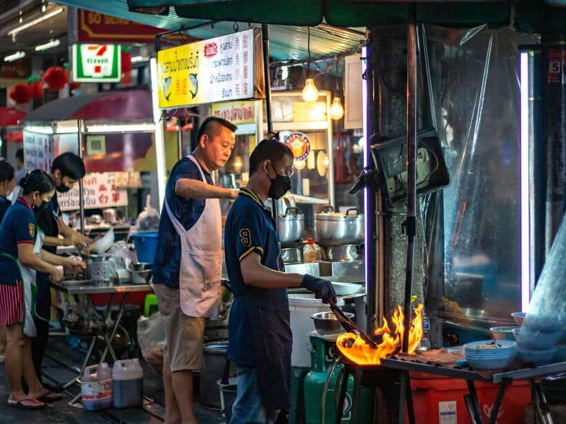 Bangkok: Evening Tour with Wat Arun, Wat Pho & Tuk Tuk Ride - Practical details before you book