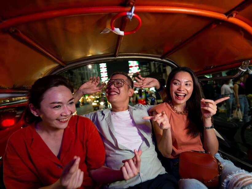 Bangkok: Evening Tour with Wat Arun, Wat Pho & Tuk Tuk Ride - Why the evening timing works so well