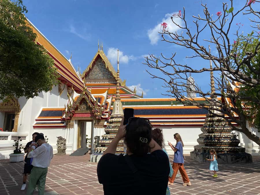 Bangkok: explore Wat Pho + tuk tuk sightseeing - The Giant Swing and Wat Suthat