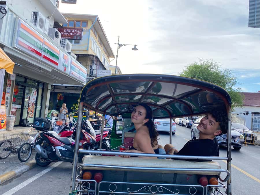 Bangkok: explore Wat Pho + tuk tuk sightseeing - Finishing in Chinatown near MRT Wat Mangkon