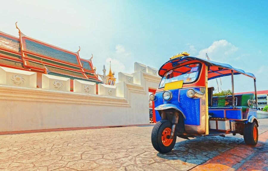 Bangkok: Guided Tour in a Typical Thai Tuk-Tuk - The Giant Swing and Wat Suthat